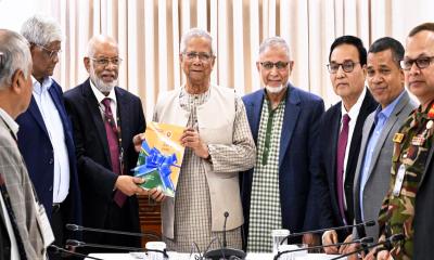 প্রধান উপদেষ্টার কাছে নবম জাতীয় বেতন কমিশনের প্রতিবেদন পেশ