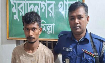 মুরাদনগরে মাদক কারবারিকে ধাওয়া করে ধরলেন ওসি, ইয়াবা ও নগদ টাকা উদ্ধার