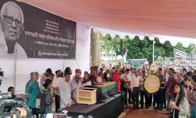 আহমদ রফিকের কফিনে শহীদ মিনারে শেষ শ্রদ্ধা