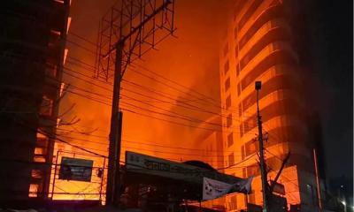 রাজধানীর কারওয়ান বাজারে ভয়াবহ আগুন