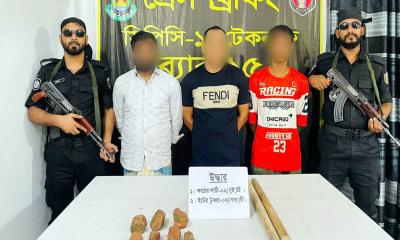 টেকনাফে শীর্ষ সন্ত্রাসী জাহাঙ্গীরসহ গ্রেপ্তার ৩