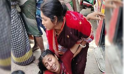 শৈলকুপায় বজ্রপাতে অপু বিশ্বাসসহ বাবার মৃত্যু