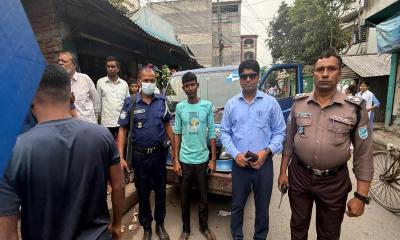 টুঙ্গিপাড়ায় গ্যাস ও তেল বেশি দামে বিক্রি, দুই দোকানে জরিমানা
