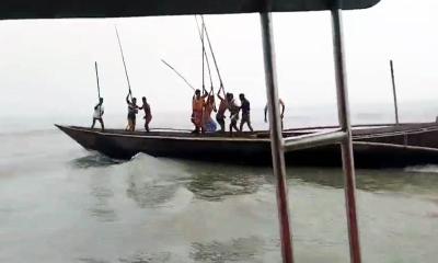 মেঘনায় নৌ-পুলিশের ওপর হামলার চেষ্টা: ট্রলারসহ আটক ২