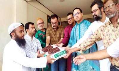 মধুপুরে এতিমখানা ও প্রতিবন্ধী বিদ্যালয়ে সৌদি আরবের খেজুর বিতরণ
