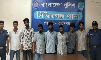 সিদ্ধিরগঞ্জে পুলিশের বিশেষ অভিযান, দেশীয় অস্ত্র ও মাদকসহ গ্রেপ্তার ৭
