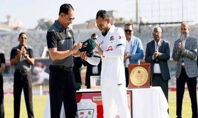মুশফিকের শততম টেস্টে ইতিহাসের দোরগোড়ায় বাংলাদেশ