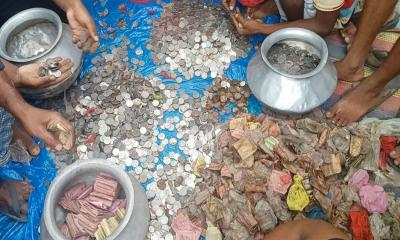 বৃদ্ধ ভিক্ষুকের কাছে মিলল দুই বস্তা টাকা, এলাকায় চাঞ্চল্য
