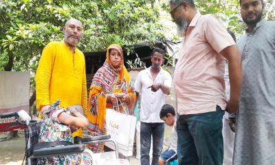 ভূমিহীন পরিবারের পাশে এমপি-পত্নী, চাকরি ও আর্থিক সহায়তা প্রদান
