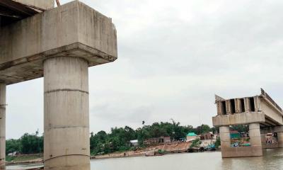 নির্মাণাধীন যাদুকাটা সেতুর ৫টি গার্ডার ভেঙে গেছে