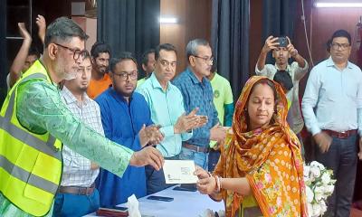 প্রধানমন্ত্রীর ঈদ উপহার পেলেন ময়মনসিংহের ৬৮৭ পরিচ্ছন্নতাকর্মী