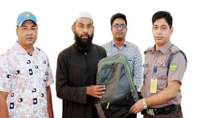 রাজশাহীতে অটোতে ফেলে যাওয়া ল্যাপটপ উদ্ধার, মালিকের কাছে হস্তান্তর