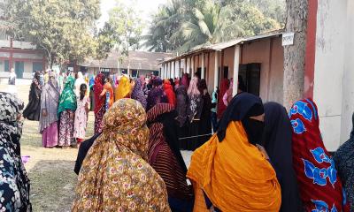 মাগুরায় উৎসবমুখর পরিবেশে ৩০১ কেন্দ্রে শান্তিপূর্ণভাবে চলছে ভোট গ্রহণ