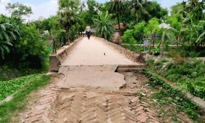চাটমোহরে কমলা নদীর ফুট ব্রিজ সংস্কারহীন, ঝুঁকিতে ২০ গ্রামের মানুষ