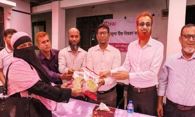 পিরোজপুরে ব্র্যাকের উদ্যোগে কৃষকদের মাঝে হাইব্রিড ধানবীজ বিতরণ