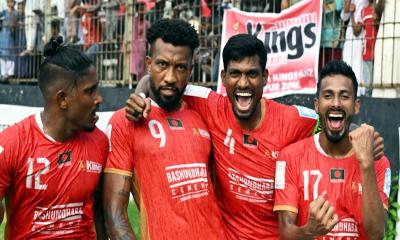 আবাহনীকে হারিয়ে আবারও চ্যাম্পিয়ন বসুন্ধরা কিংস