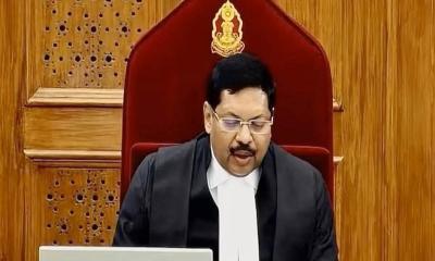 ভারতে শুনানি চলাকালে প্রধান বিচারপতিকে আইনজীবীর জুতা নিক্ষেপ