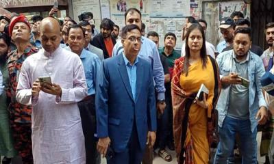 ভূমিকম্পে ক্ষতিগ্রস্ত ভবন পরিদর্শনে জেলা প্রশাসক রায়হান কবির
