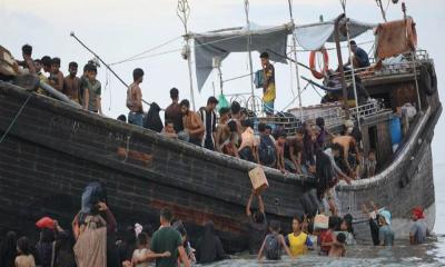 এক বছরে সমুদ্রে ৯০০ রোহিঙ্গা নিখোঁজ
