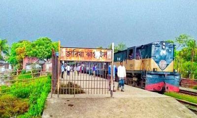 চলন্ত ট্রেন থেকে নামতে গিয়ে প্রাণ গেলো যাত্রীর
