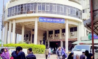 ফেনীতে বাস, অ্যাম্বুলেন্স ও মোটরসাইকেলের ত্রিমুখী সংঘর্ষে নিহত ৩