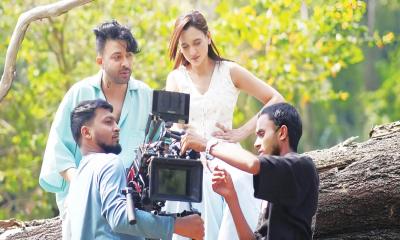 শুটিংয়ের আগেই ফাঁস হচ্ছে লুক ও দৃশ্য
