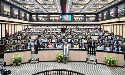 নিজ কার্যালয়ে বিদায়ী ভাষণ দিলেন প্রধান উপদেষ্টা, করলেন ফটোসেশন