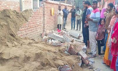 দিনাজপুরে কালেক্টরেট স্কুলের দেয়াল ধসে আহত ৭