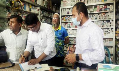 ভূঞাপুরে প্রেসক্রিপশন ছাড়া অ্যান্টিবায়োটিক বিক্রি, ১১ ফার্মেসিকে জরিমানা