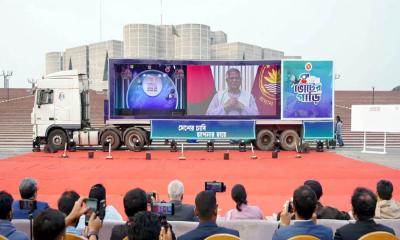 দেশজুড়ে যাত্রা শুরু করলো ভোটের গাড়ি ‘সুপার ক‍্যারাভান’