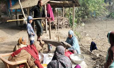 যন্ত্রের শব্দে হারিয়ে যাচ্ছে ঢেঁকির তাল, বিলীন হচ্ছে গ্রামবাংলার ঐতিহ্য