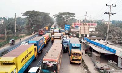 ঢাকা-চট্টগ্রাম মহাসড়কে ১৩ কিলোমিটার যানজট