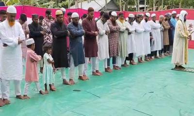 ঝালকাঠির রাজাপুরে সৌদির সঙ্গে মিল রেখে ঈদের নামাজ