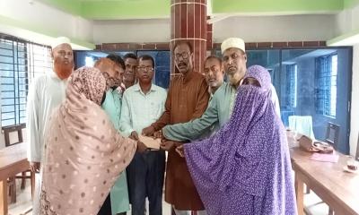 নাগরপুরে মরহুম শিক্ষক আব্দুল হাকিম মিয়ার পরিবারকে অবসর ভাতা প্রদান