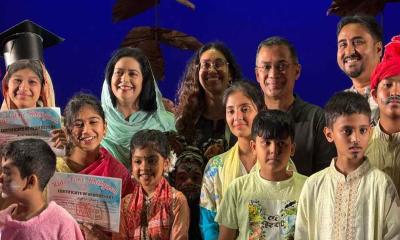 বেইলী রোডে সপরিবারে নাটক দেখলেন প্রধানমন্ত্রী