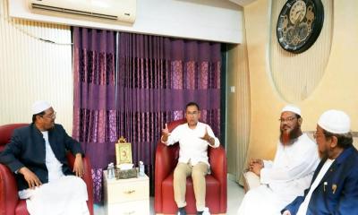 চরমোনাই পীরের বাসায় তারেক রহমান  