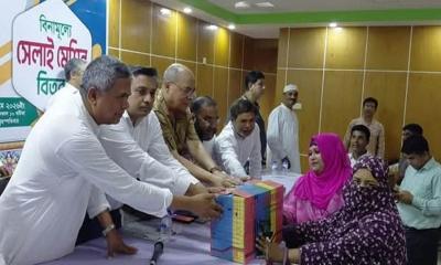 গাজীপুরে ৮০ জন অসহায় নারীর মাঝে জেলা পরিষদের সেলাই মেশিন বিতরণ