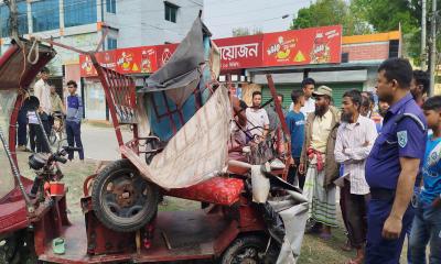 লালমনিরহাটে বাস-ইজিবাইক মুখোমুখি সংঘর্ষ, শিশুসহ আহত ৮
