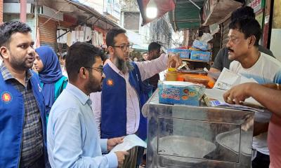 রাজশাহীতে অনুমোদনবিহীন দই-মিষ্টি বিক্রেতাকে জরিমানা