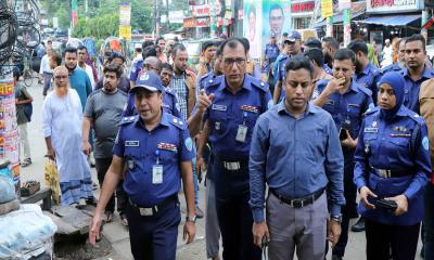ফেনীতে অবৈধ দখল উচ্ছেদ অভিযানে পুলিশ সুপার