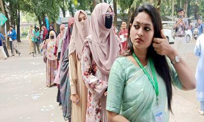 রাকসু নির্বাচনে ভোটগ্রহণ শুরু