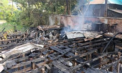 ভয়াবহ অগ্নিকাণ্ডে দুমকিতে ভাতের হোটেল পুড়ে ছাই