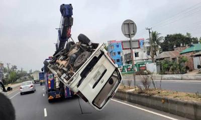 মাইক্রোবাসের সিলিন্ডার বিস্ফোরণে নিহত ৩