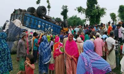 লালমনিরহাটে ট্রাকচাপায় বৃদ্ধের মর্মান্তিক মৃত্যু, চালক ও হেলপার আটক