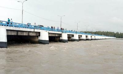 তিস্তা পাড়ে রেড অ্যালার্ট, আতঙ্কে মানুষ