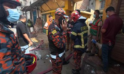 মিরপুরে গার্মেন্টস ও কেমিক্যালের গুদামে আগুনে নিহত ৯