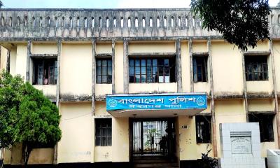 ঈশ্বরগঞ্জে সড়ক দুর্ঘটনায় বাবার মৃত্যু, হাসপাতালে স্ত্রী-সন্তান