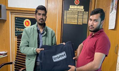 অসহায় শিক্ষার্থীর পাশে দাড়ালেন পুঠিয়ার এসিল্যান্ড শিবু দাশ 