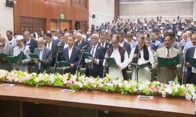 শপথ নিলেন বিএনপির নবনির্বাচিত এমপিরা