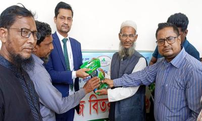 সালথায় পাটচাষিদের মাঝে বিনামূল্যে পাটবীজ বিতরণ উদ্বোধন